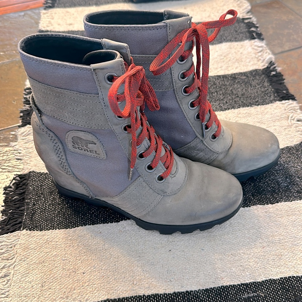 SOREL WEDGES❣️Very comfortable, cute & warm